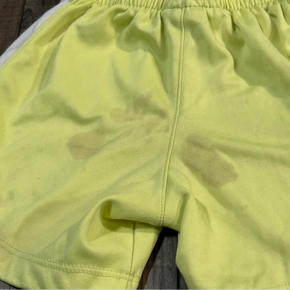 Nike 24M Toddler Outfit Grey Yellow Shorts‎ And T Shirt - Picture 9 of 9